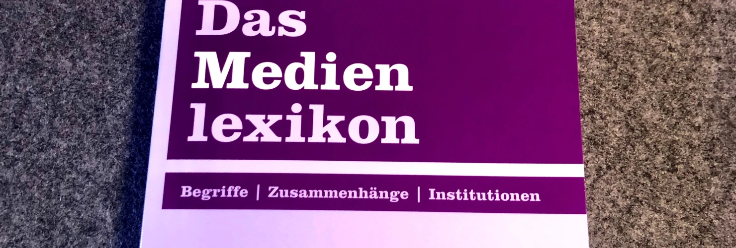 Buchcover von "Das Medienlexikon"-begriffe, Fakten, Zusammenhänge von Kim Otto, Hans Scheurer und Jochen Vogel.  