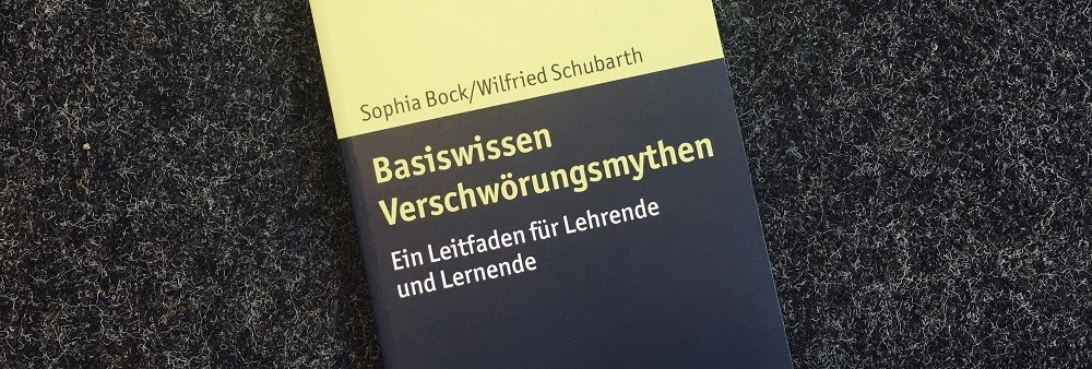 Ein gelb-schwarzes Buchcover: "Basiswissen Verschwörungsmythen. Eine Handreichung für Lehrende und Lernende".   