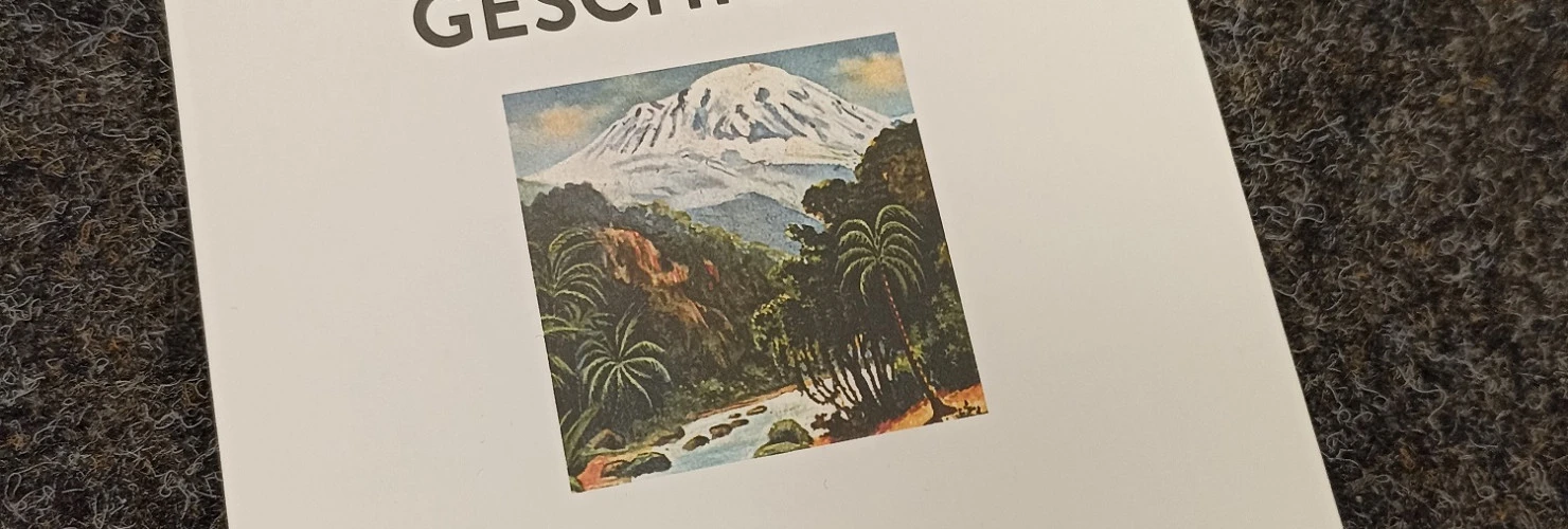 Das Buchcover von "Deutsche Kolonialgeschichte" von Sebastian Conrad zeigt eine kleines Bild von einer malerischen Berglandschaft  